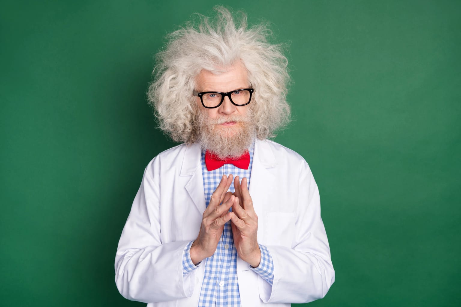 Equipo instalando aislamiento térmico profesional